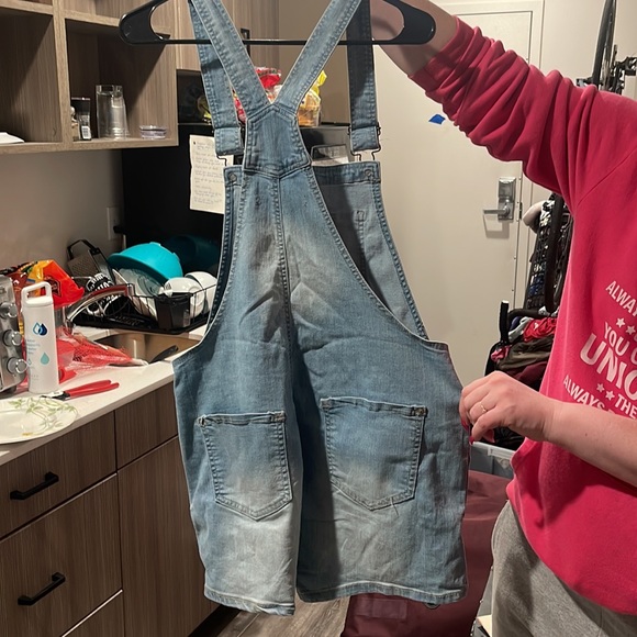 Wall Flower Womens Jean Short Overalls Size Medium. - Picture 2 of 6